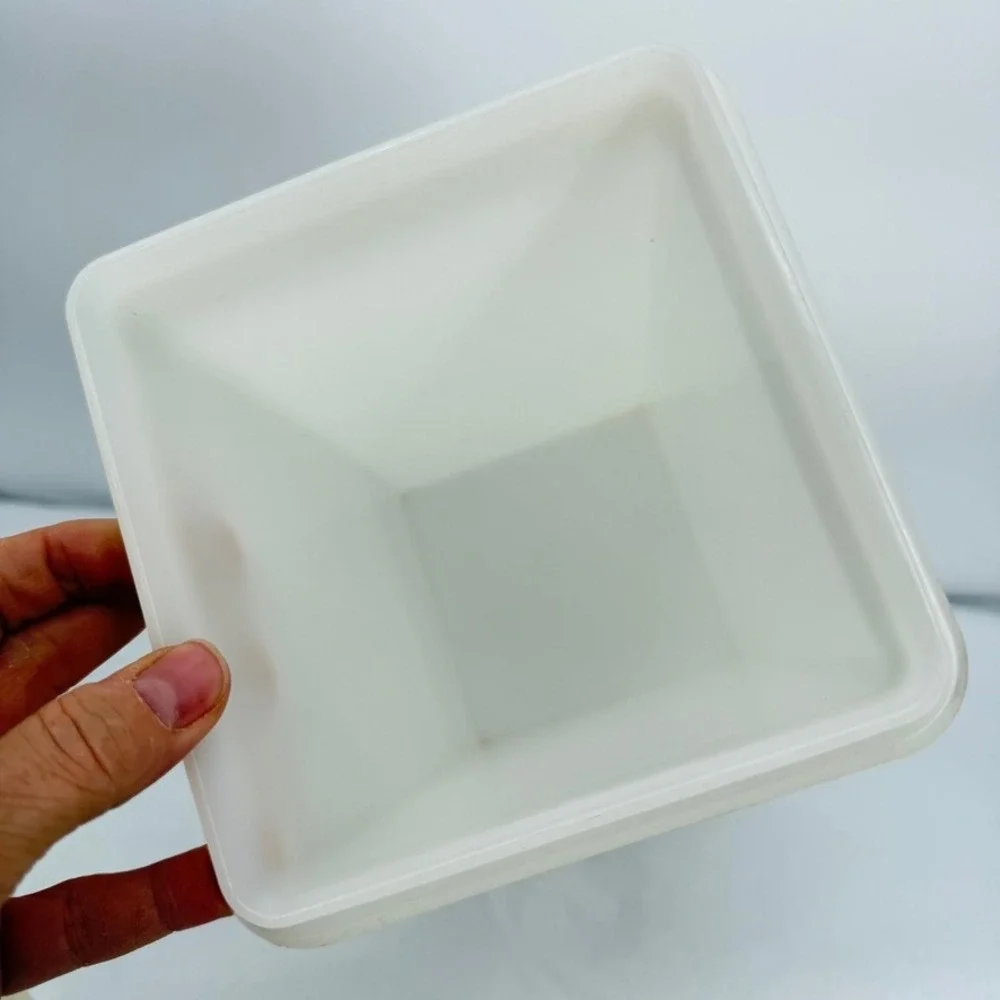 Tupperware Saltine Cracker Bread Keeper Storage Container Canister 1314 w/ Lid